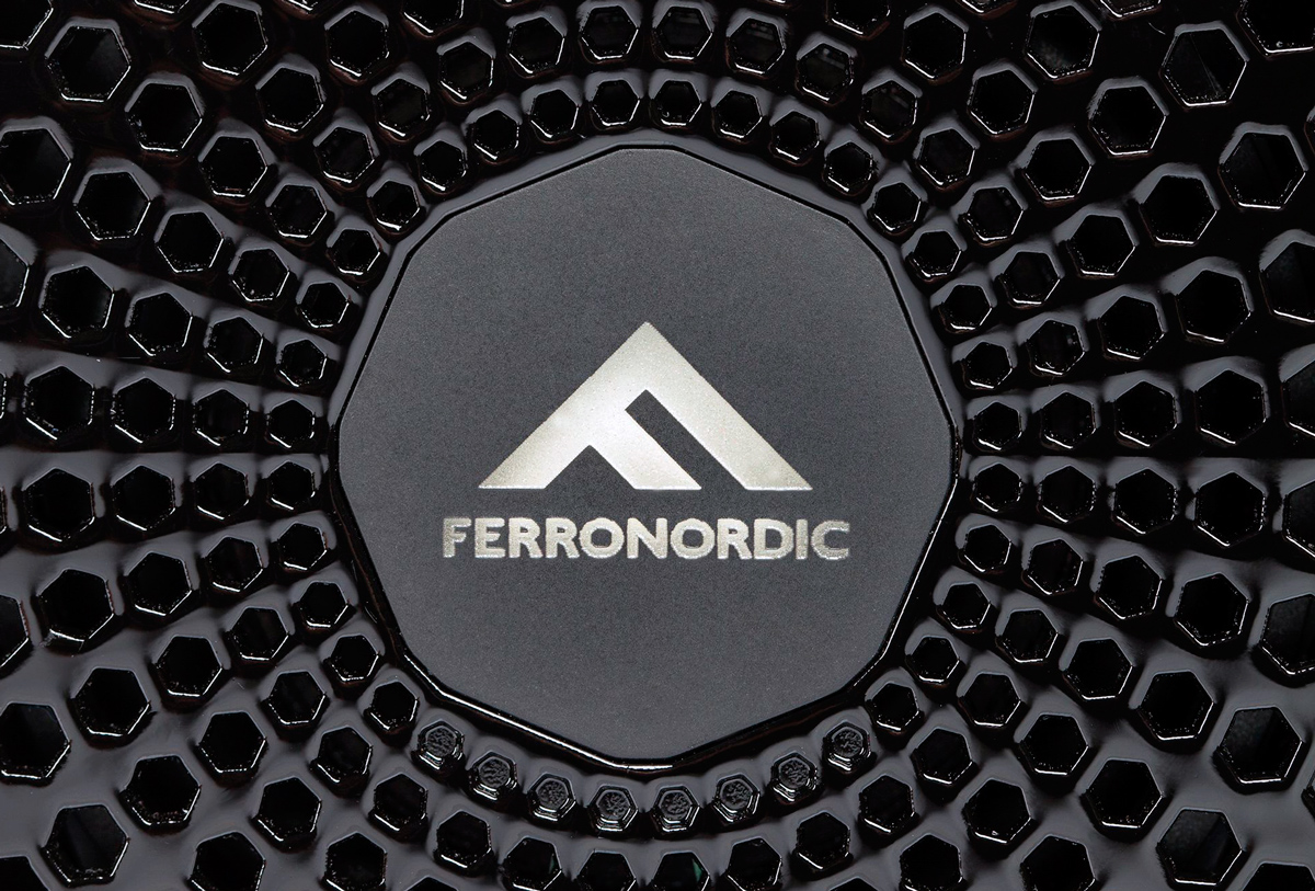 Фото логотипа Ferronordic на чёрном фоне
